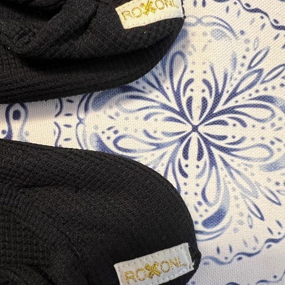 NWOT Black & Grey Roxini Non-Slip Slippers - Picture 6 of 11